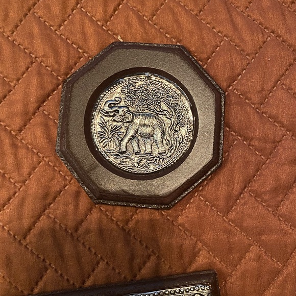 Decorative tray with removable coasters - Picture 4 of 5